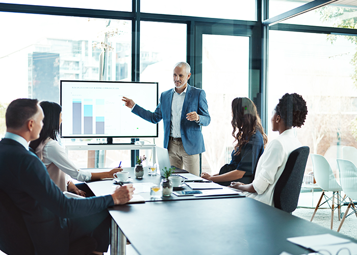 ISO 20000 leadgen image man presenting to a group of his colleagues